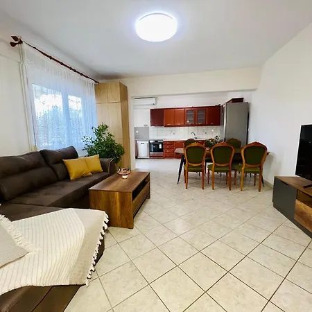 Elia Apartment Kariani